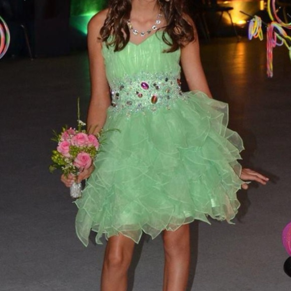 Beautiful lime green strapless formal party dress. Size 12 YOUTH